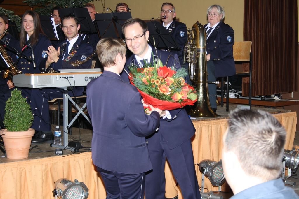 Francesco Fontana bedankt sich bei Kerstin Niklos